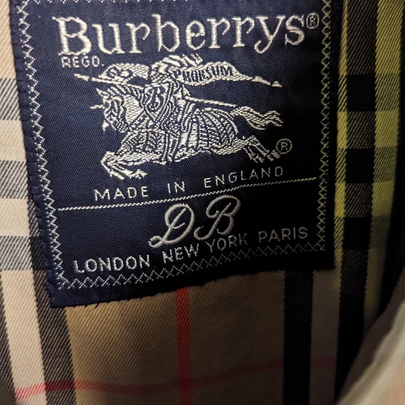 Burberry iridescent green trenchcoat - Picture 7 of 8